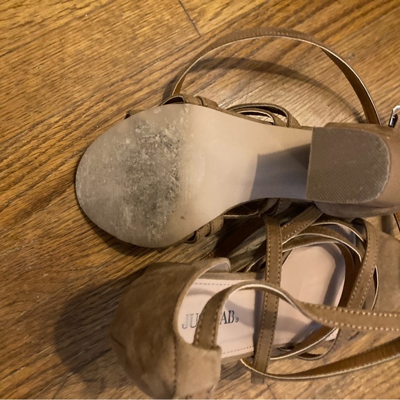 JustFab sandals, beige 8 1/2 - Picture 3 of 4